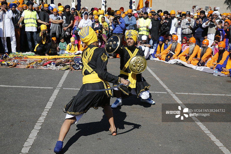 法国博比尼锡克教新年Hola Mohalla武术表演图片素材