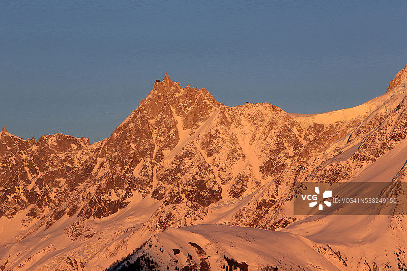 阿尔卑斯山脉南针峰日落图片素材