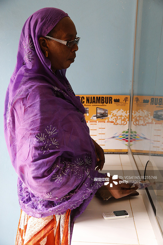 小额信贷机构营业厅：客户图片素材