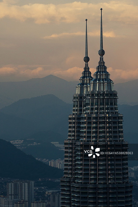 石油双塔日落图片素材