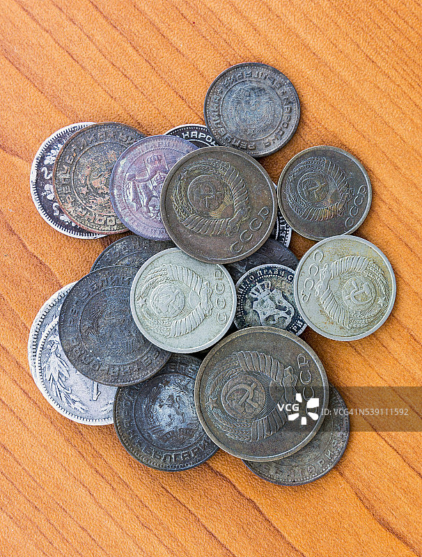 过期的旧硬币，苏联硬币和银币图片素材