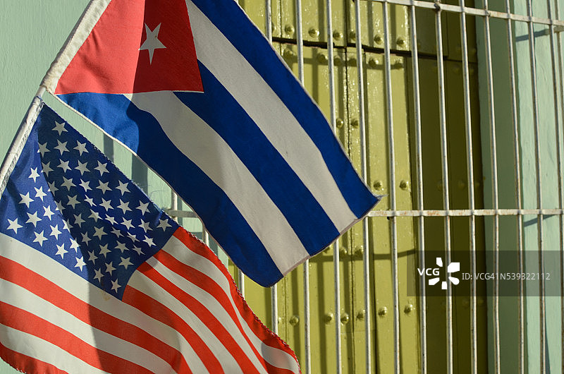 在雷梅迪奥斯的古巴和美国国旗图片素材