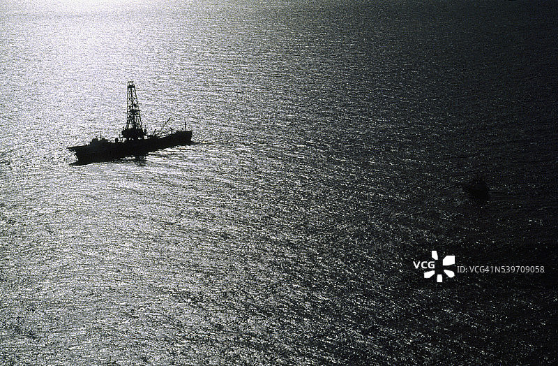 海上钻井船图片素材