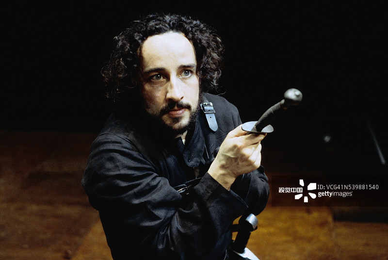 演员艾丹·麦卡德尔在《理查德三世》中图片素材