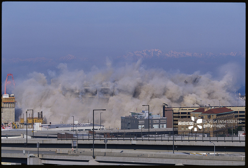 穹顶屋顶坍塌图片素材