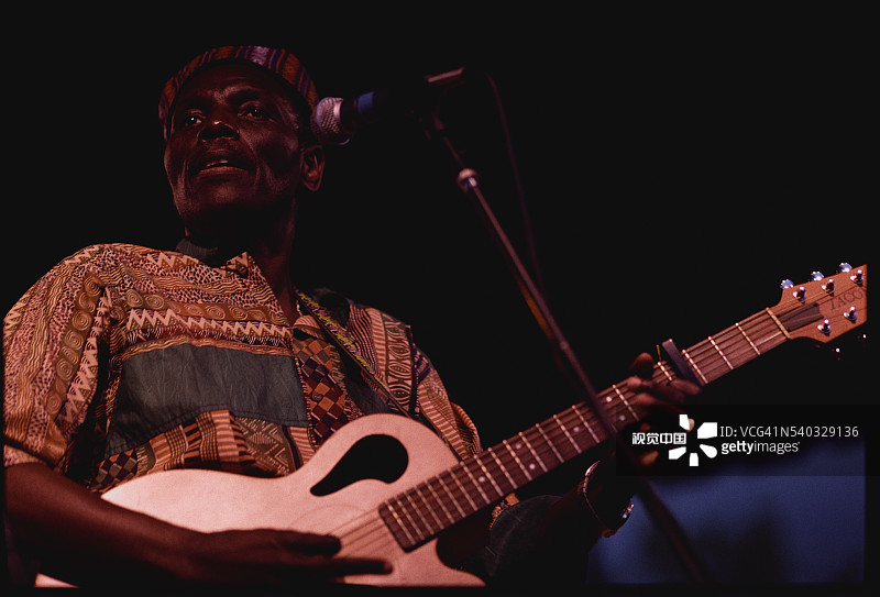 Oliver Mtukudzi表演图片素材