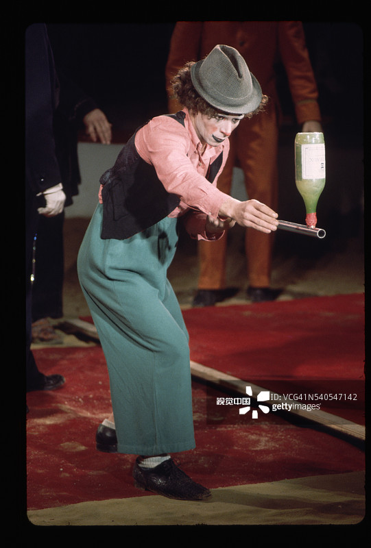 巴黎新马戏团的小丑图片素材