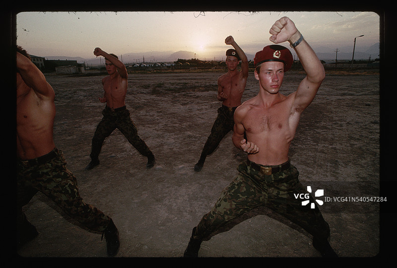 Omon部队进行战斗训练图片素材