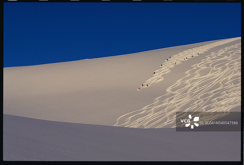 在卡里布山脉的直升机滑雪图片素材