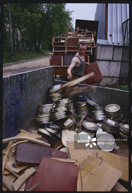 丢弃旧电影和座椅图片素材