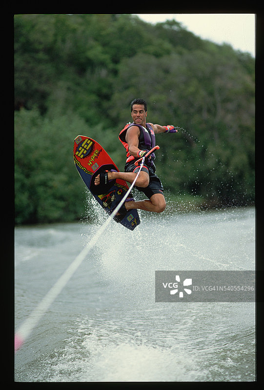 克里斯·库根跳尾波图片素材