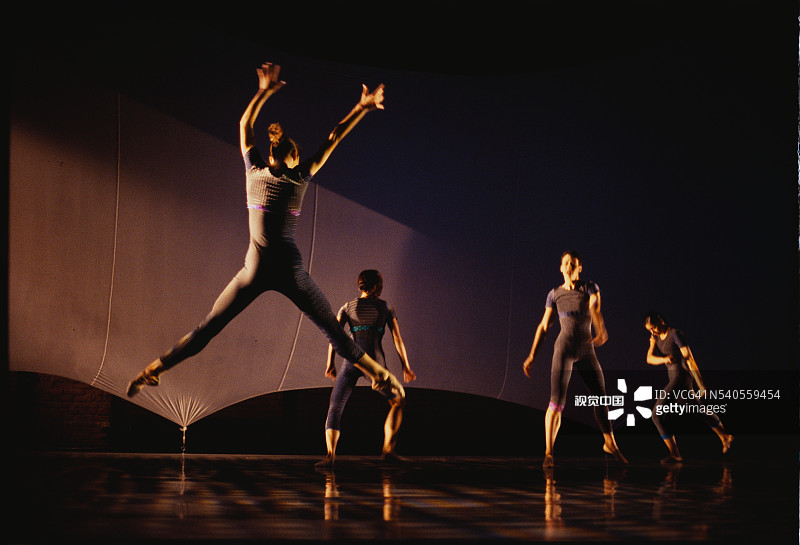 芭蕾舞技术表演者图片素材