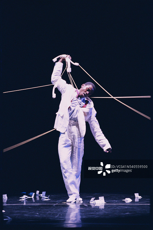 舞蹈家罗伯特·巴特尔表演图片素材