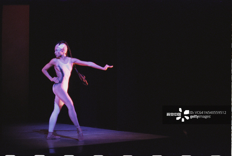 芭蕾舞者琳达·卡塞雷斯图片素材