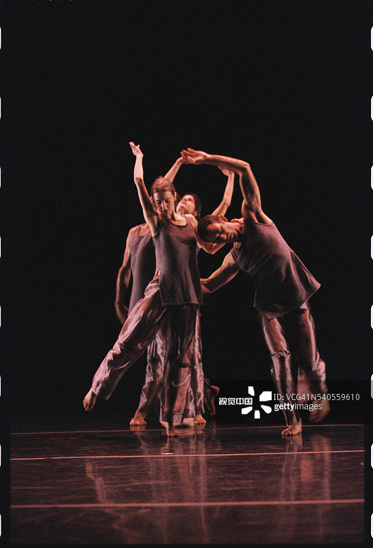 舞蹈演员金伯利·巴托西克和沃利·卡多纳图片素材