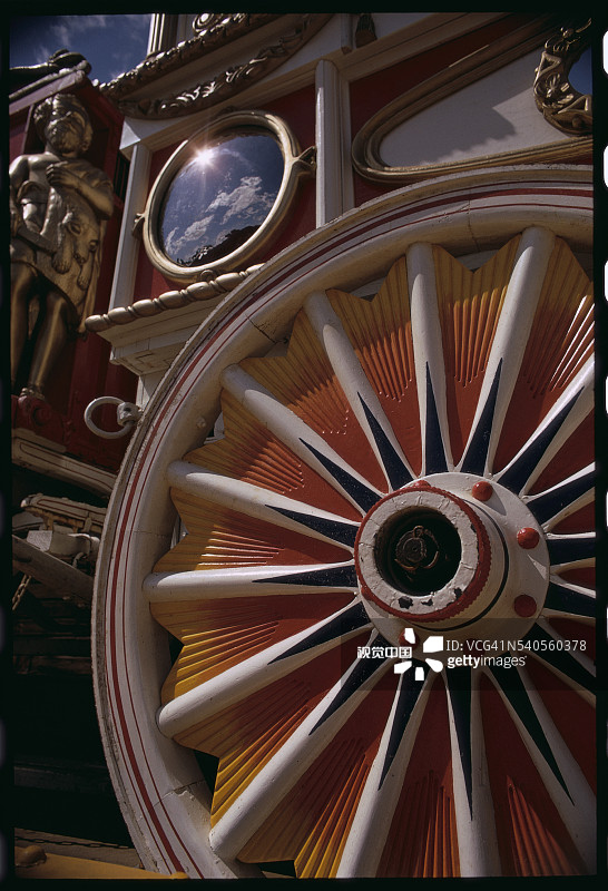 马戏团马车车轮图片素材