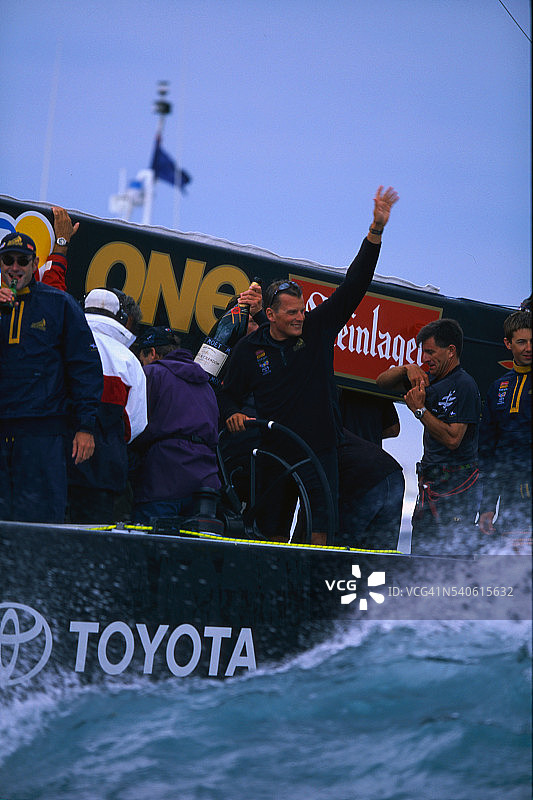 庆祝美洲杯胜利的黑色魔法船员图片素材