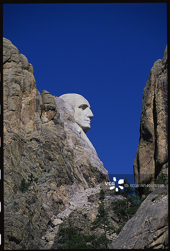 拉什莫尔山国家纪念碑上的乔治·华盛顿雕塑图片素材
