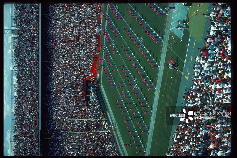 足球比赛现场人群图片素材