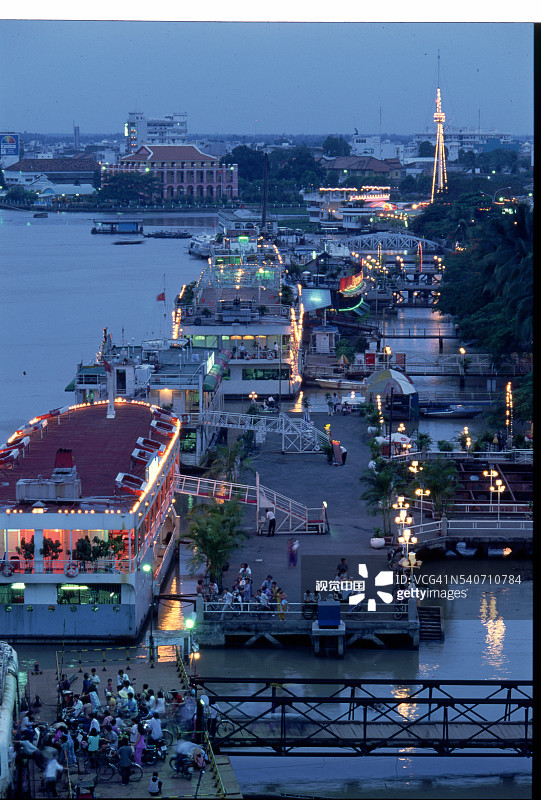 西贡河畔餐厅图片素材