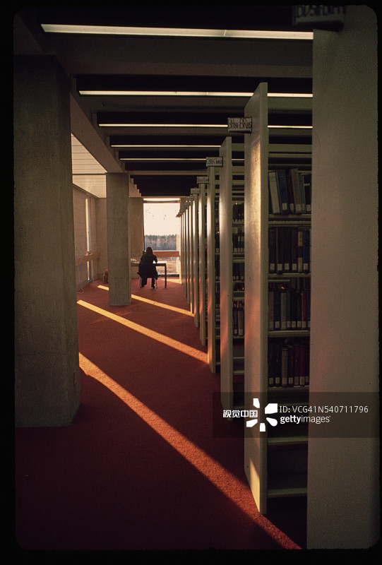 阳光穿透罕布什尔学院图书馆图片素材