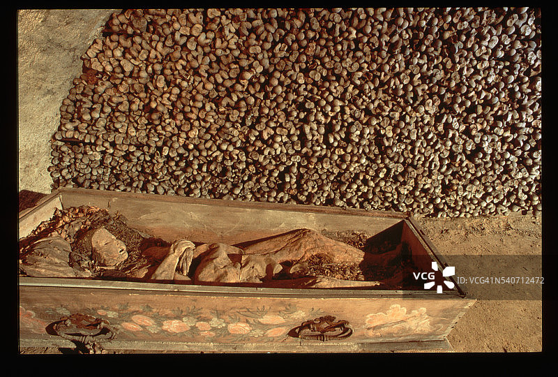 米凯拉拱顶石棺图片素材