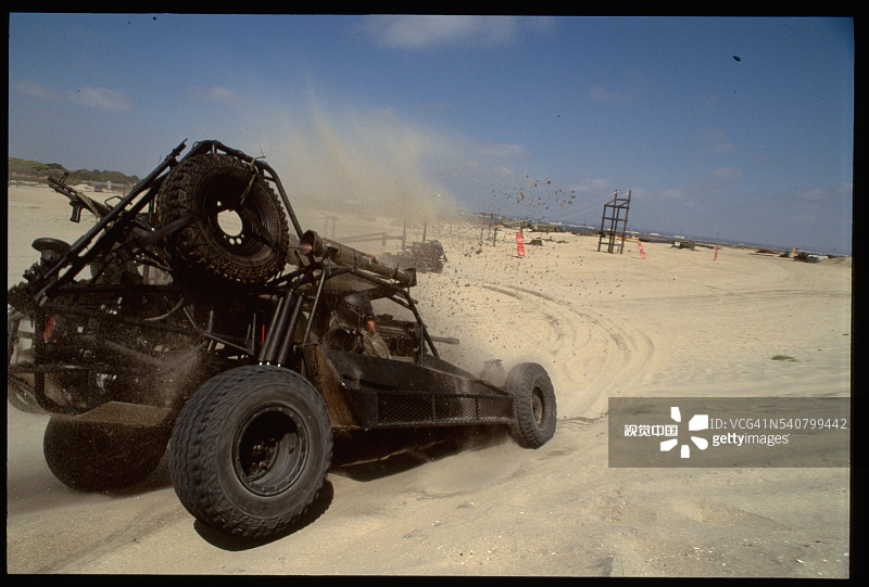 海军海豹突击队沙丘越野车图片素材