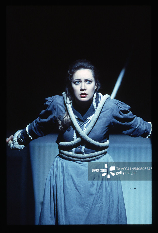 歌剧《浮士德的沉沦》中的奥尔加·博罗迪娜图片素材