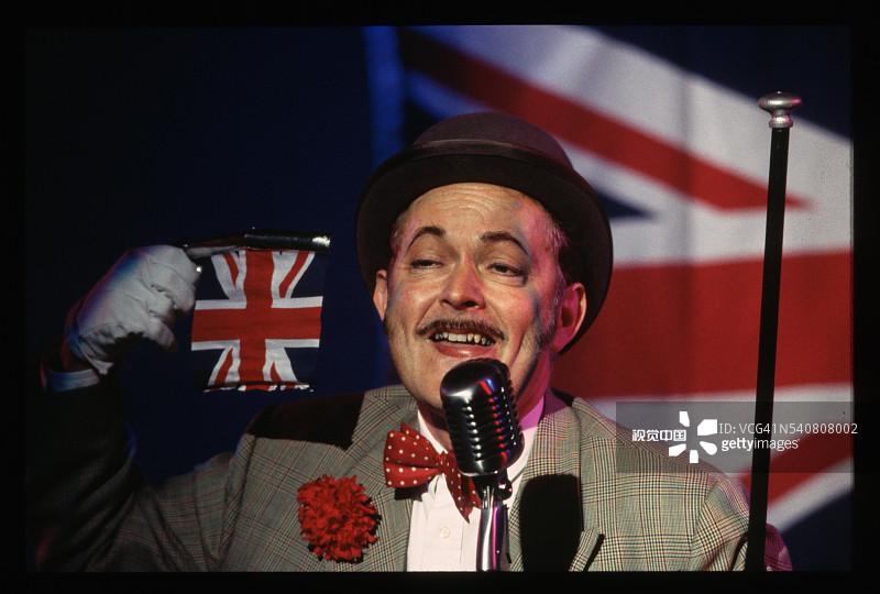 《演艺人》中的迈克尔·彭宁顿图片素材