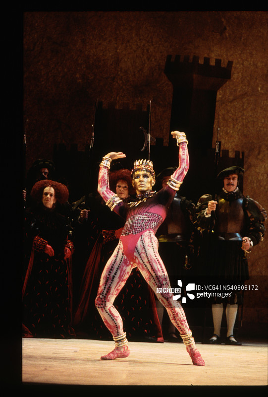 加里·艾维斯在英国皇家芭蕾舞团《宝塔王子》中图片素材