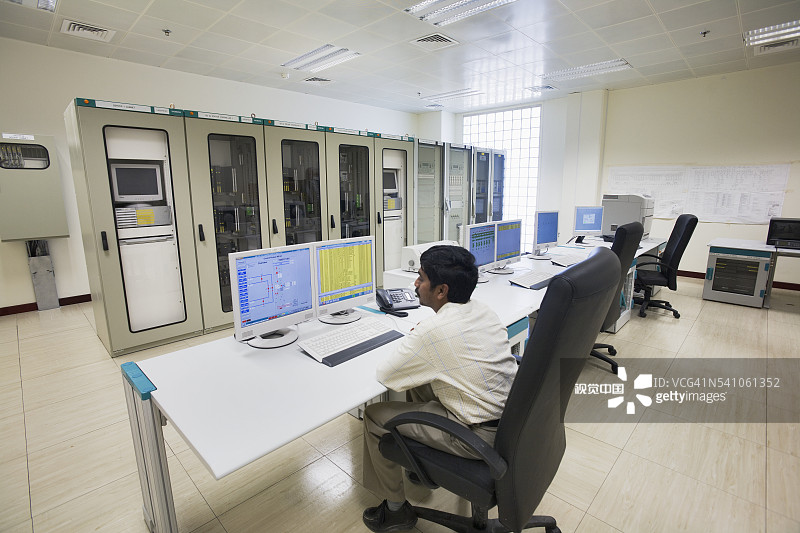 阿布扎比的电力变电站图片素材