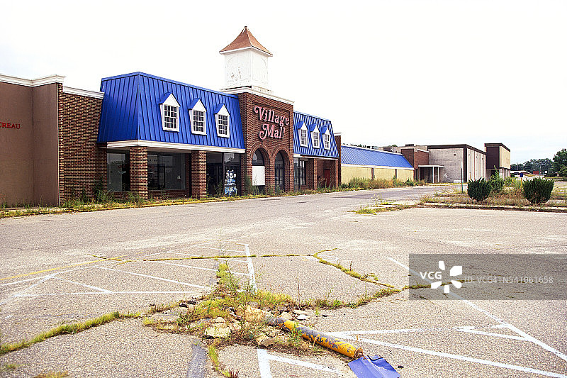 废弃的购物中心图片素材