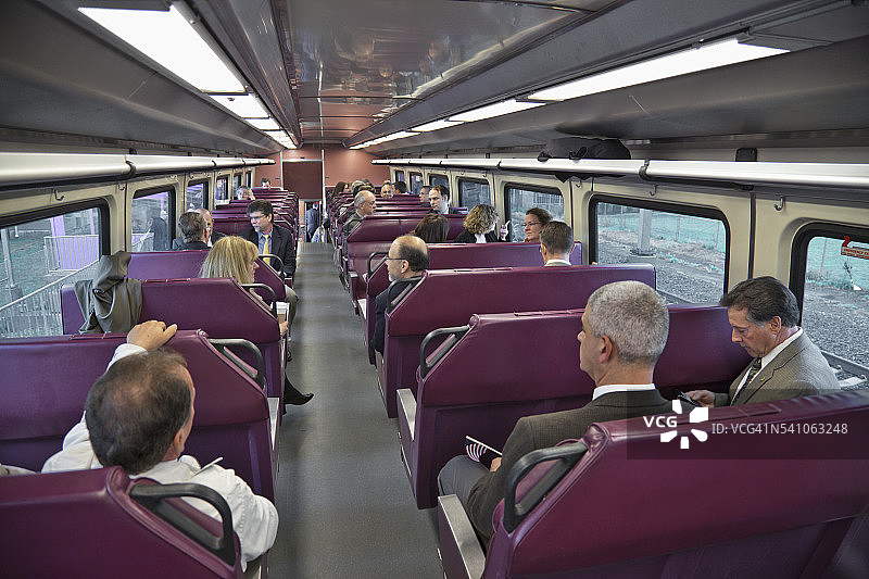 MBTA紫线通勤列车车厢内部图片素材