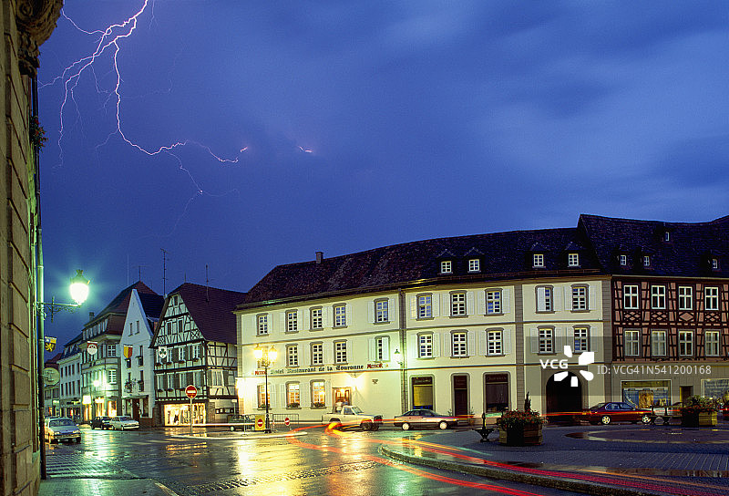 法国维桑堡上空的雷暴图片素材