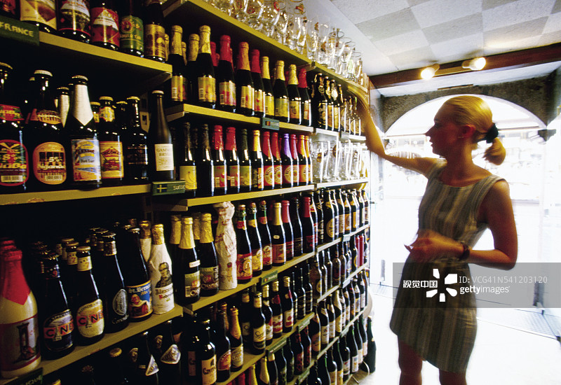 啤酒选择图片素材