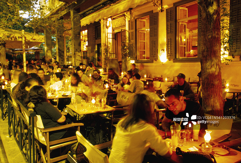 伊拉克利翁街边的浪漫酒吧图片素材