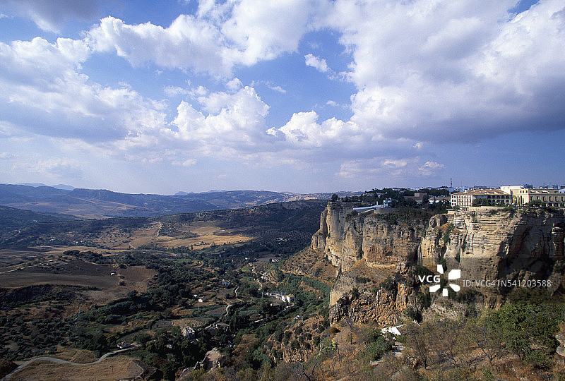 通往村庄的峡谷图片素材
