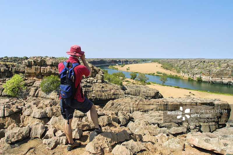 徒步者探索盖基峡谷图片素材