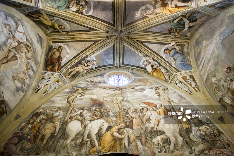 吉罗拉莫·罗马尼诺在圣玛利亚德拉内夫教堂的湿壁画图片素材