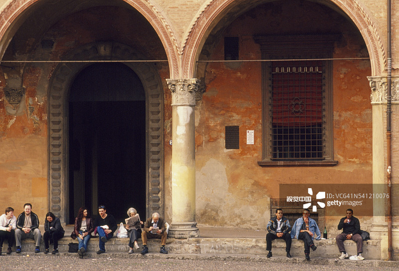 博洛尼亚圣斯特凡诺广场拱廊图片素材