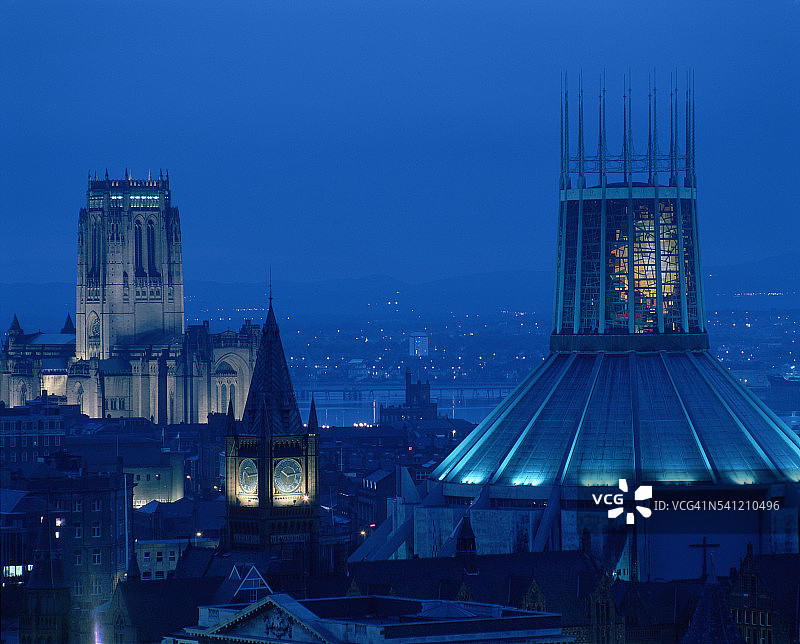 利物浦大教堂夜景图片素材