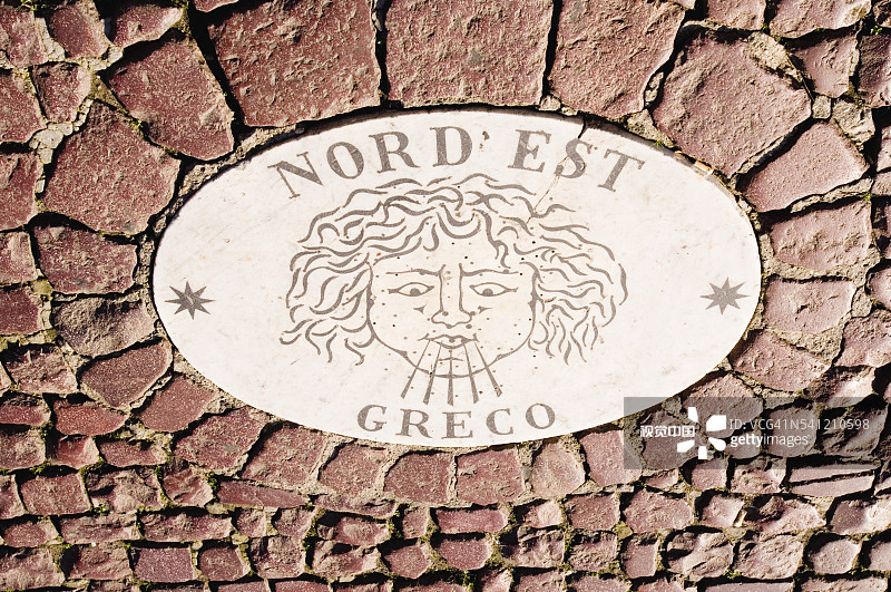 圣彼得广场方尖碑的圆形石头图片素材