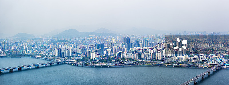 从63大厦观望汉江、麻浦大桥、元晓大桥和城镇风光图片素材