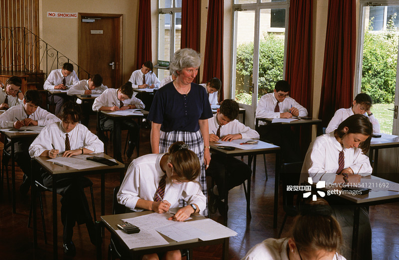 学生参加考试图片素材