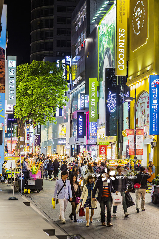 著名的明洞购物街图片素材