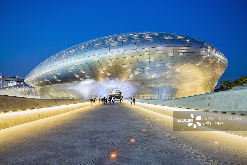 东大门设计广场公园（2004年普利兹克奖得主扎哈·哈迪德作品）图片素材