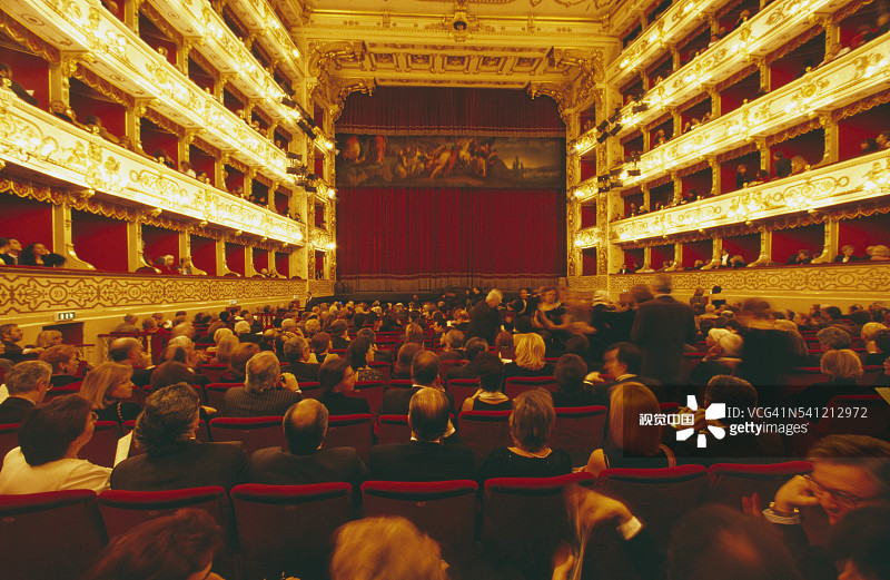 帕尔马皇家剧院的歌剧观众图片素材