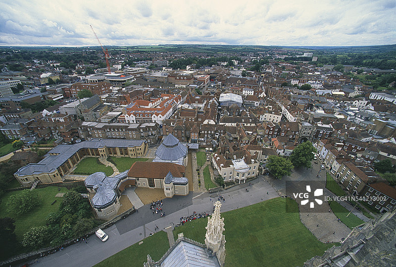 从坎特伯雷大教堂的哈利钟塔俯瞰坎特伯雷图片素材