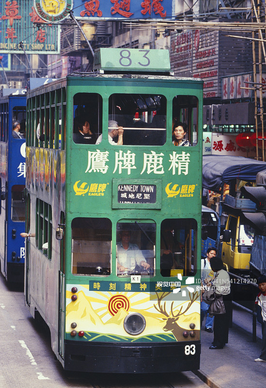 上环的绿色双层有轨电车图片素材