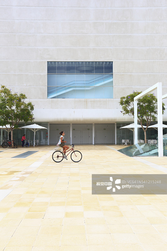 罗斯柴尔德大道斯德洛特附近的伦纳德·伯恩斯坦广场图片素材